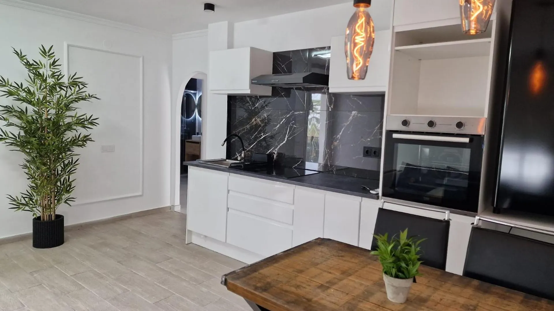 Contacts de Sabinillas Beach Front Apartment 2 Bed